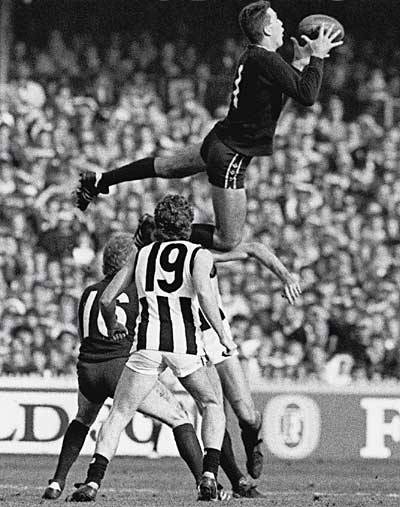 1988 Rd 14 - Stephen Silvagni takes mark of the year.