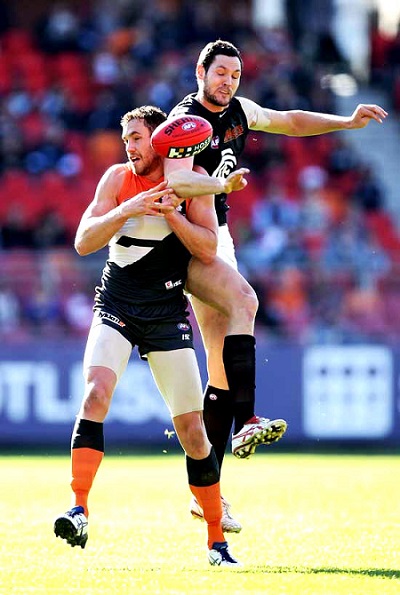 Robert Warnock battles Brett Mumford of Greater Western Sydney.