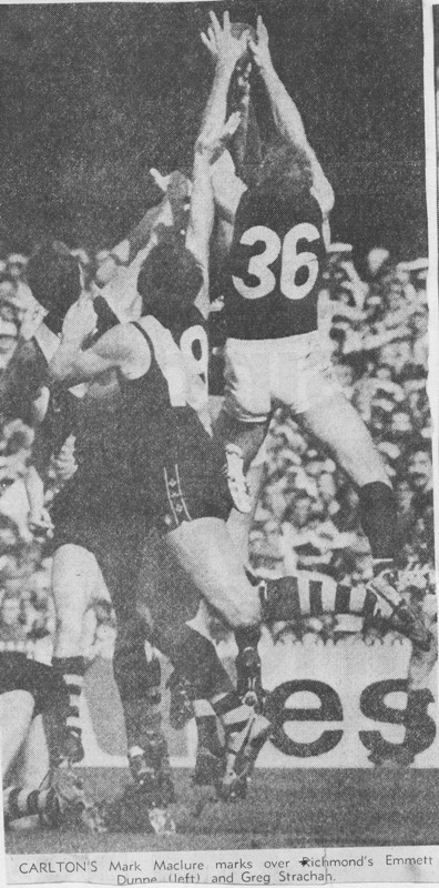 1982 GF - Mark Maclure flies for a big grab.