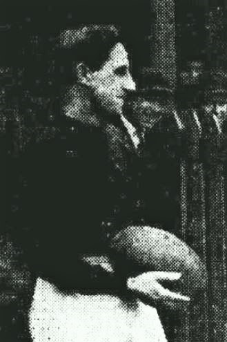 1920 Carl Keller (enlarged) Fitzroy (Carlton 1925)
Trove; Herald August 27 (p3)