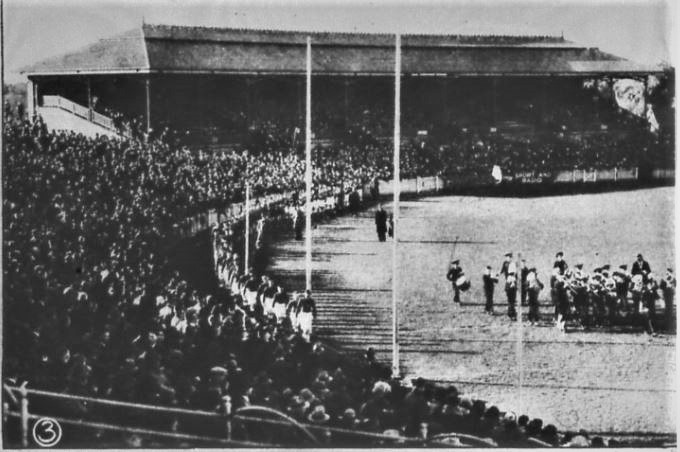 1934 Rnd 14 v Richmond
School boys teams and band pre game at Princes Park
SLV; Leader August 25